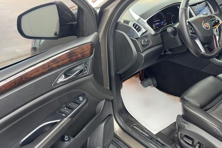 Used Cadillac SRX 2013 3.0L Elite Model Interior 4