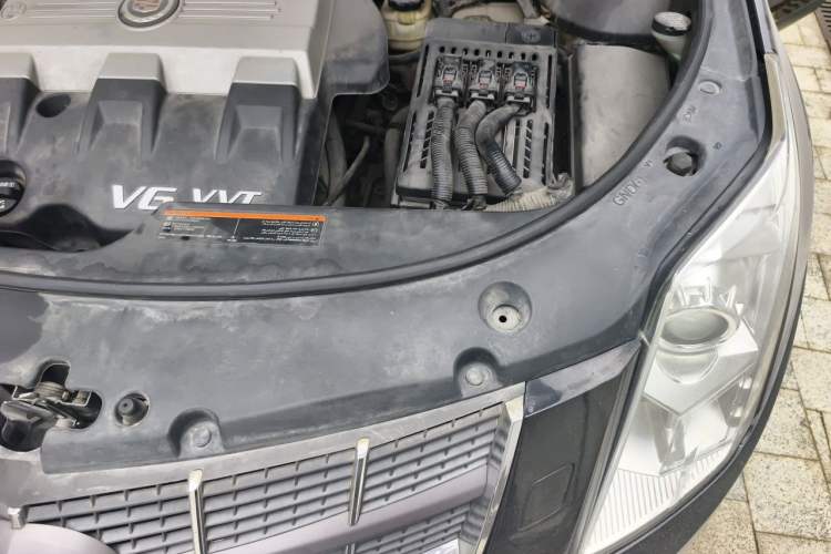 Used Cadillac SRX  Engine Bay Left