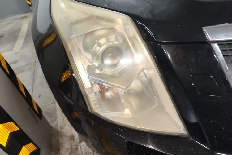 Used Cadillac SRX 2010 3.0L Luxury Edition Right Front Headlight