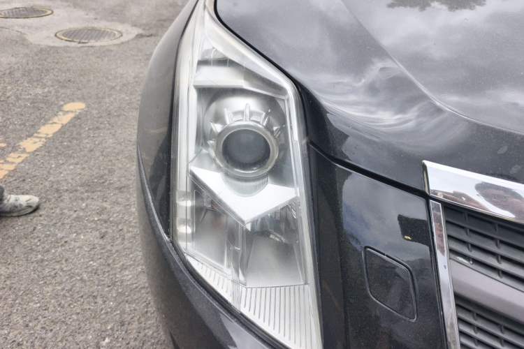 Used Cadillac SRX  Right Front Headlight