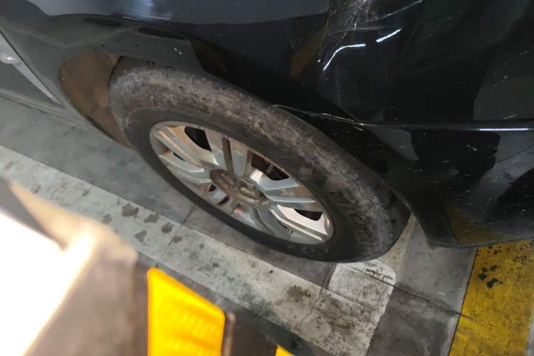 Used Cadillac SRX 2010 3.0L Luxury Edition Right Front Wheel Hub