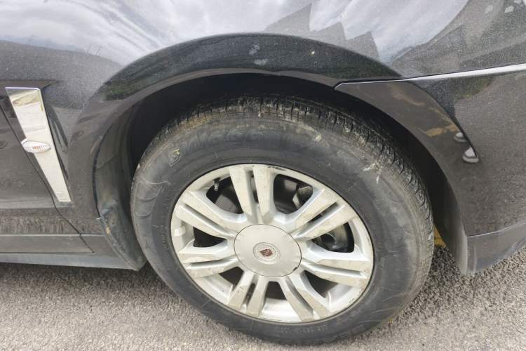 Used Cadillac SRX  Right Front Wheel Hub
