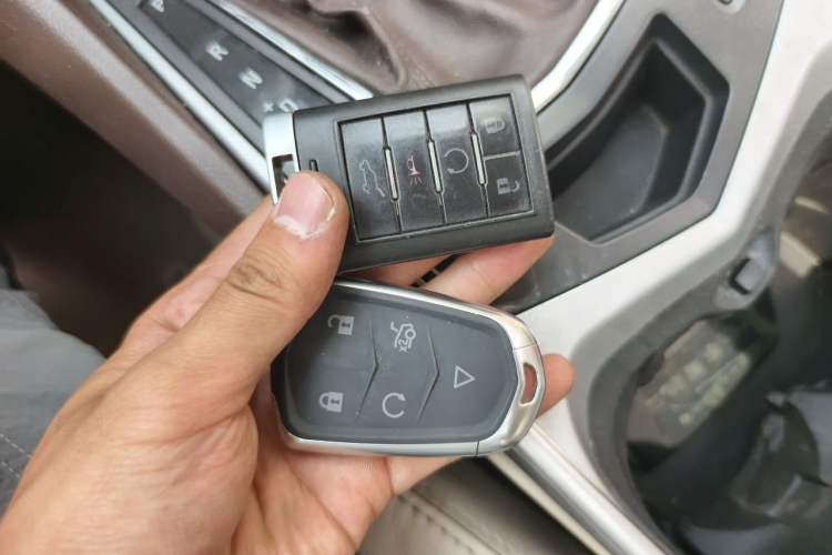 Used Cadillac SRX  Vehicle Key