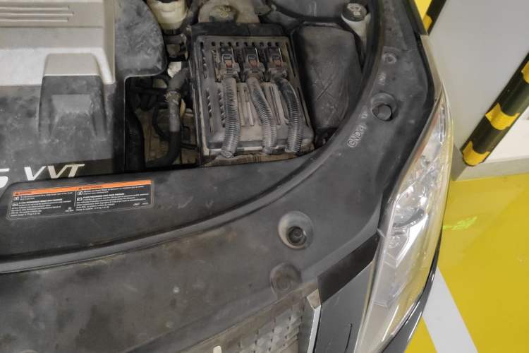 Used Cadillac SRX 2010 3.0L Flagship Edition Engine Bay Left