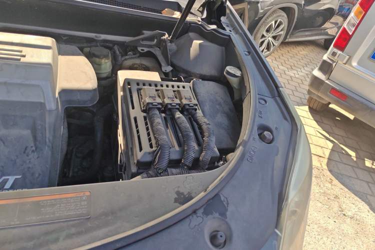 Used Cadillac SRX 2010 3.0L Flagship Edition Engine Bay Left