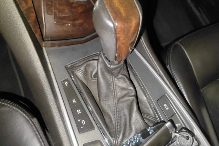 Used Cadillac SRX 2010 3.0L Flagship Edition Gear Lever