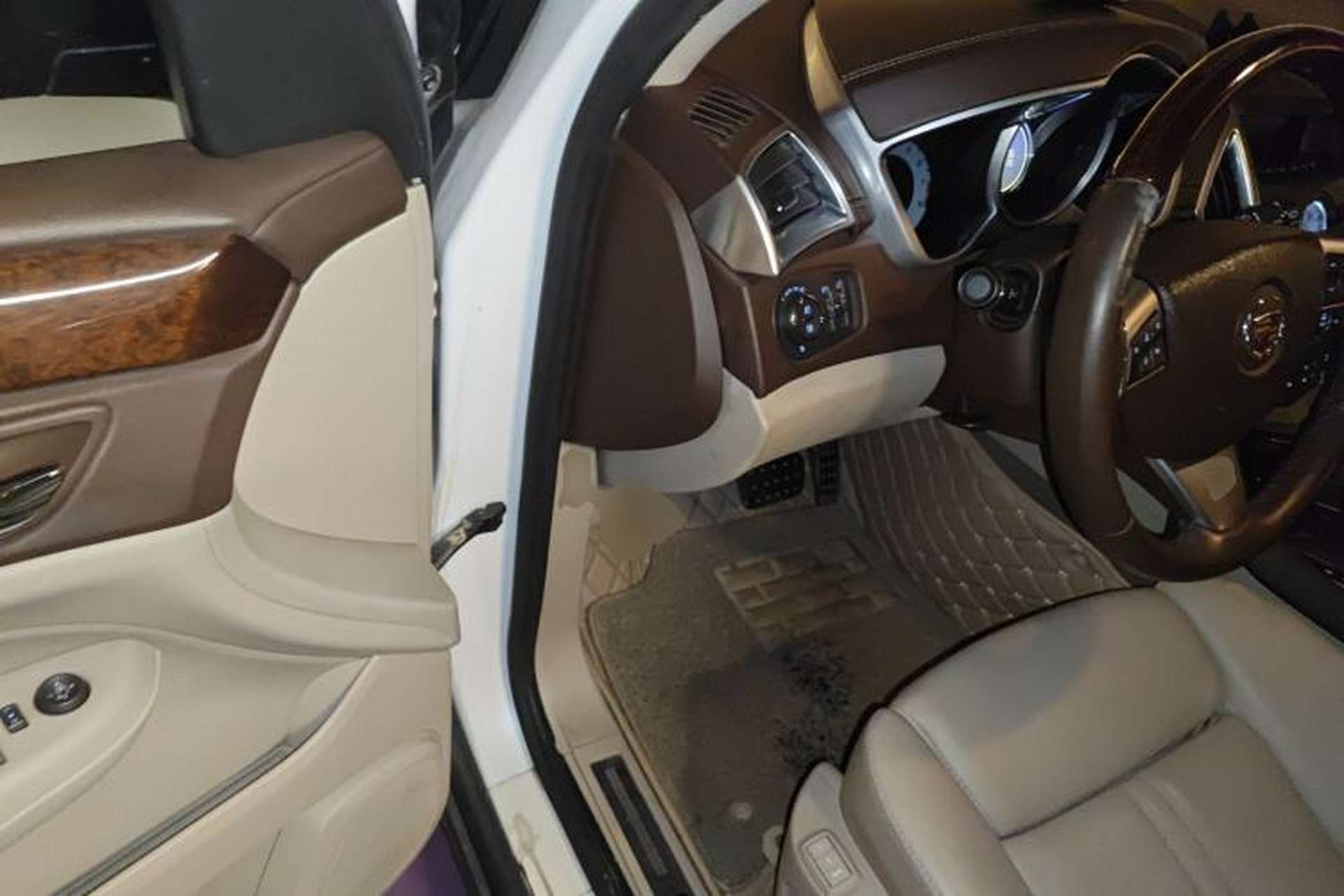 Used Cadillac SRX 2010 3.0L Flagship Edition Driver Seat