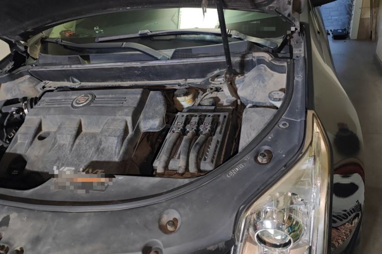 Used Cadillac SRX 2010 3.0L Flagship Edition Engine Bay Left