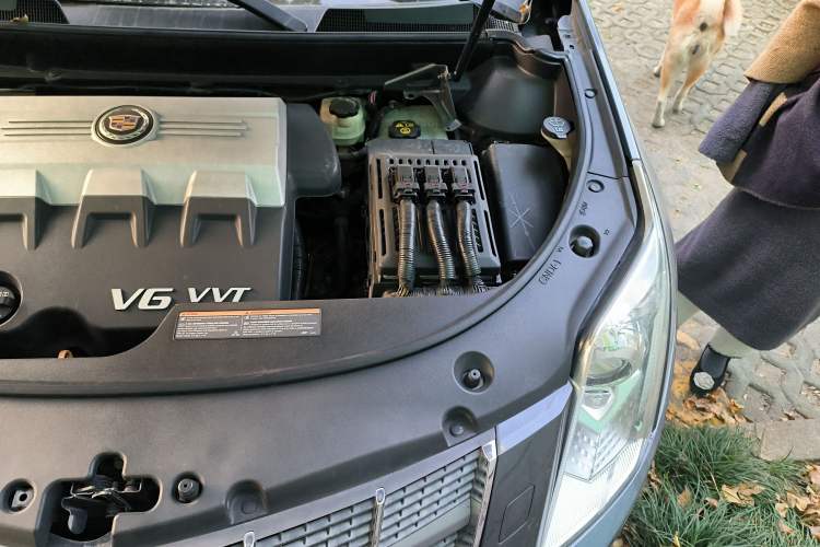 Used Cadillac SRX 2010 3.0L Flagship Edition Engine Bay Left