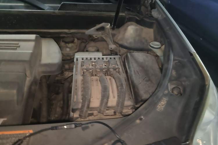 Used Cadillac SRX 2010 3.0L Flagship Edition Engine Bay Left