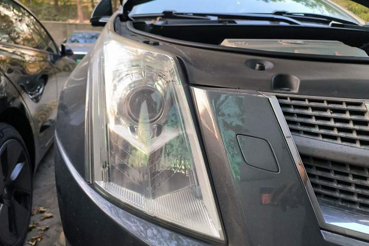 Used Cadillac SRX 2010 3.0L Flagship Edition Right Front Headlight