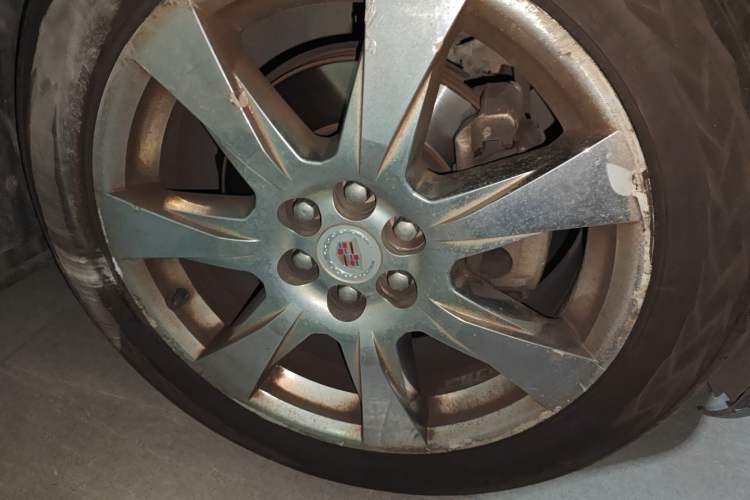 Used Cadillac SRX 2010 3.0L Flagship Edition Right Front Wheel Hub