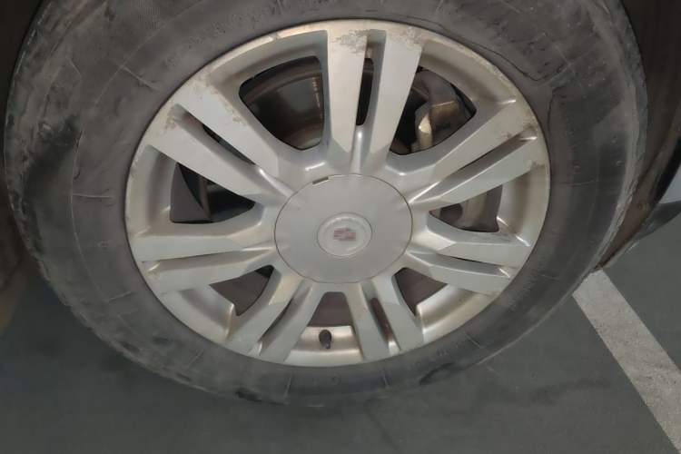 Used Cadillac SRX 2010 3.0L Flagship Edition Right Front Wheel Hub