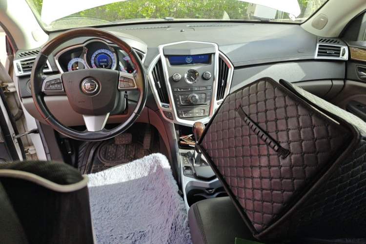 Used Cadillac SRX 2010 3.0L Flagship Edition Center Console