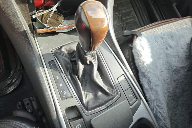 Used Cadillac SRX 2010 3.0L Flagship Edition Gear Lever