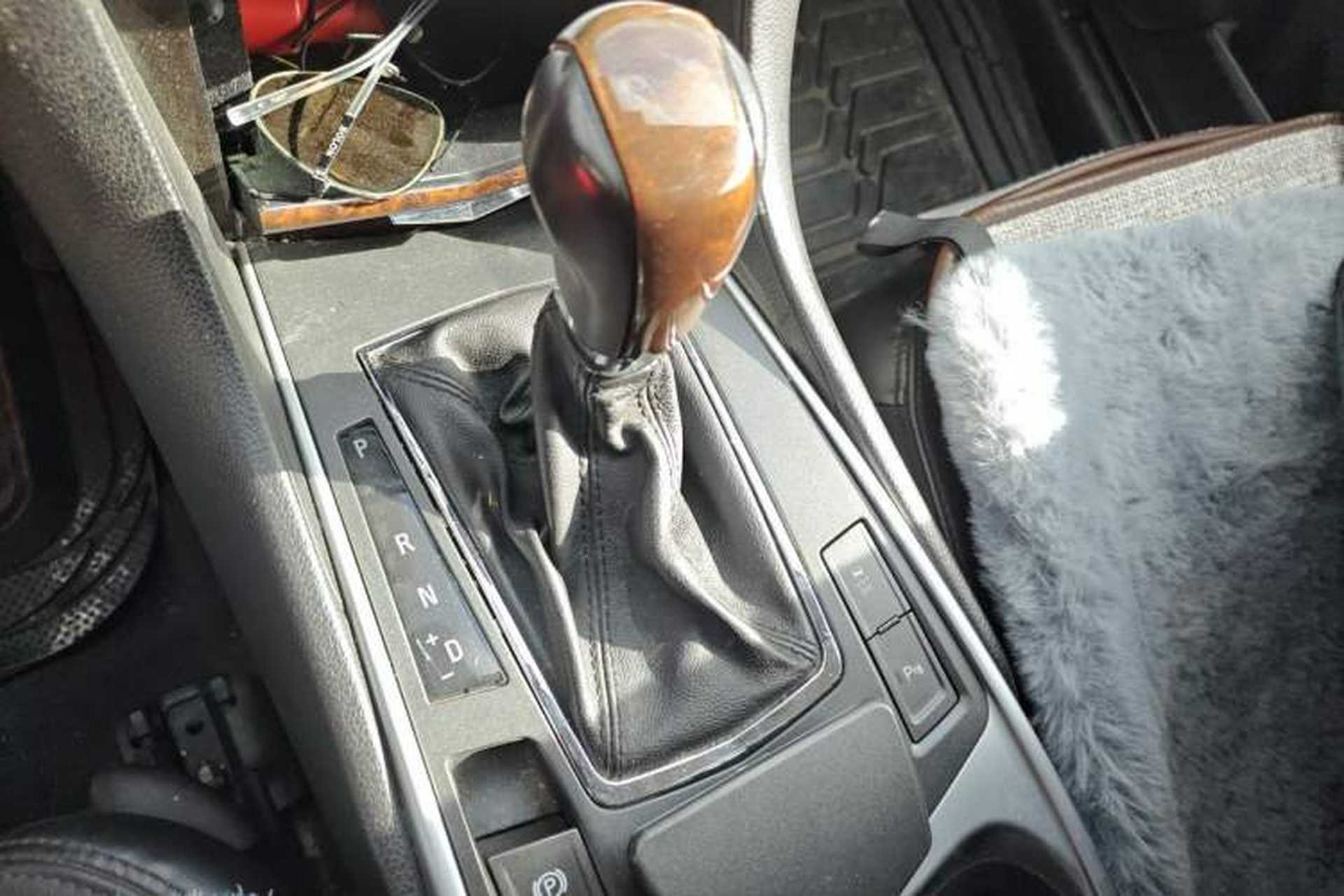 Used Cadillac SRX 2010 3.0L Flagship Edition Gear Lever