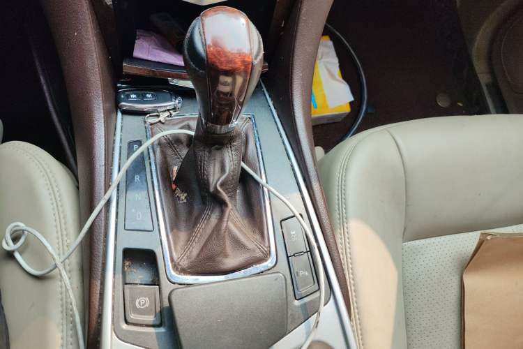 Used Cadillac SRX 2010 3.0L Flagship Edition Gear Lever