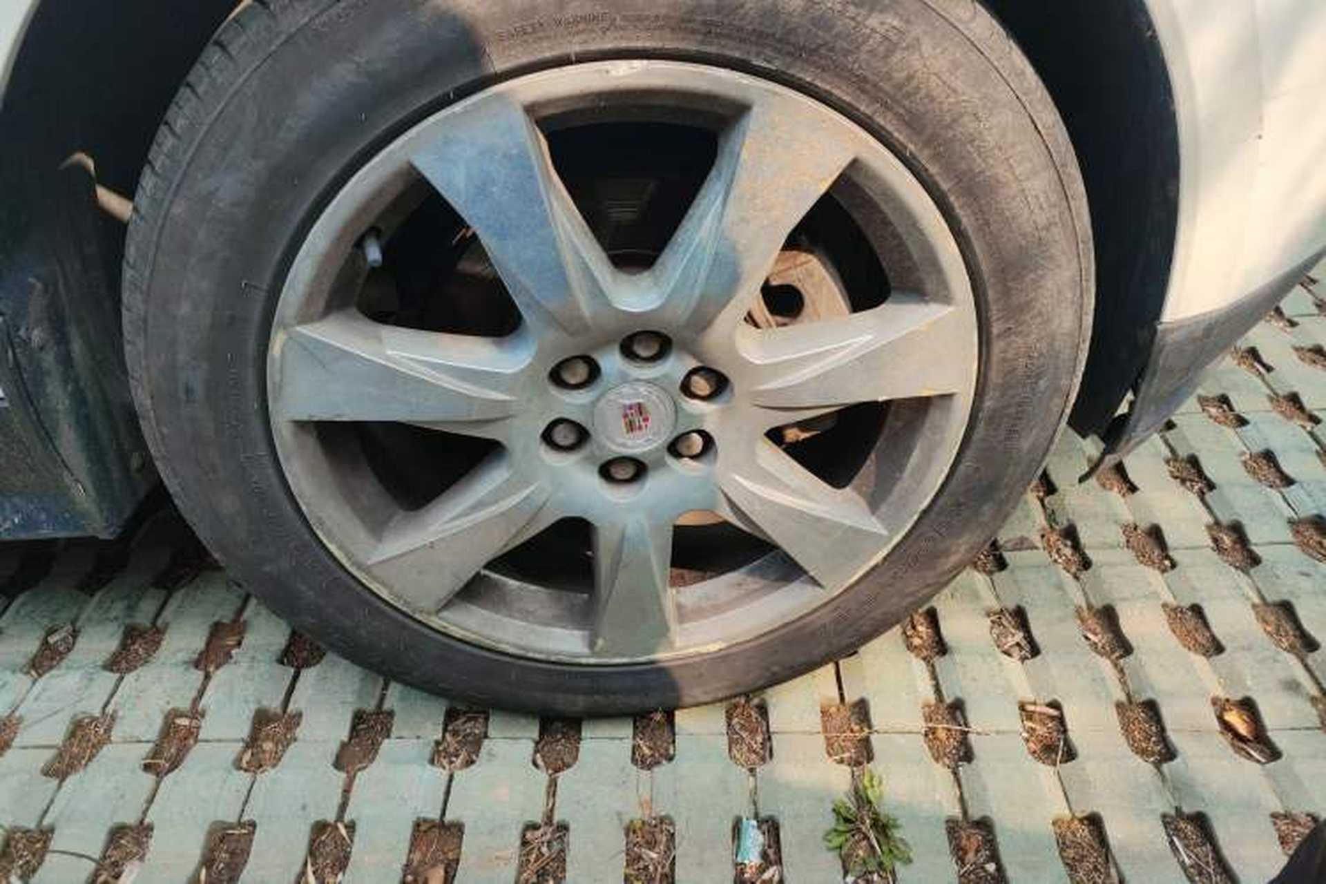 Used Cadillac SRX 2010 3.0L Flagship Edition Right Front Wheel Hub