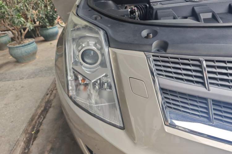 Used Cadillac SRX 2010 3.0L Flagship Edition Right Front Headlight