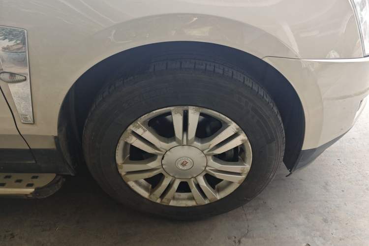 Used Cadillac SRX 2010 3.0L Flagship Edition Right Front Wheel Hub