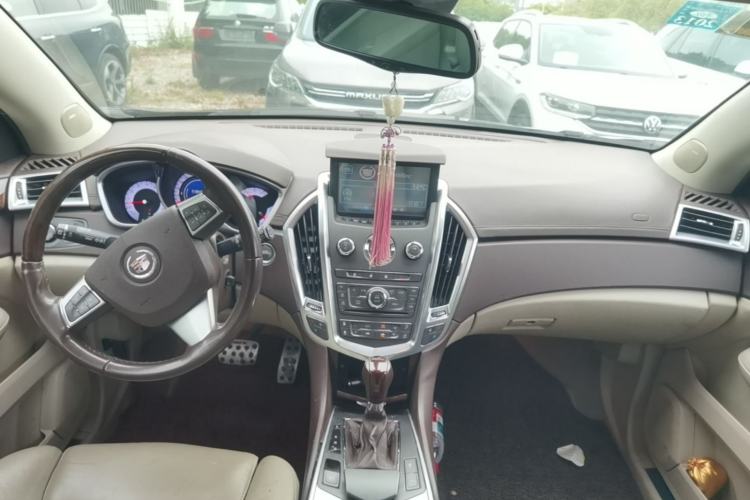 Used Cadillac SRX 2011 3.0L Luxury Model Center Console