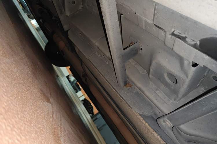 Used Cadillac SRX 2011 3.0L Luxury Model Chassis Rear Left