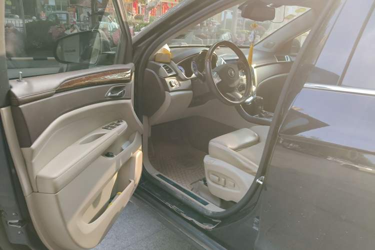 Used Cadillac SRX 2011 3.0L Luxury Model Driver Seat