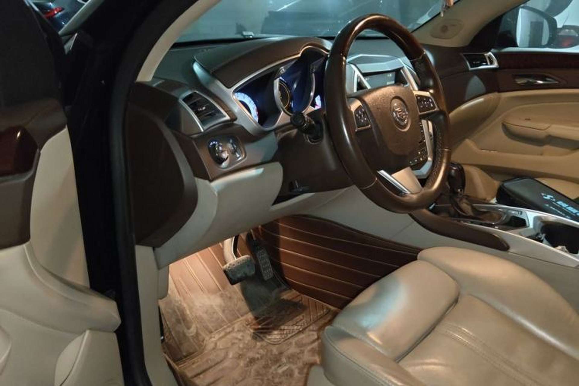 Used Cadillac SRX 2011 3.0L Flagship Edition Driver Seat