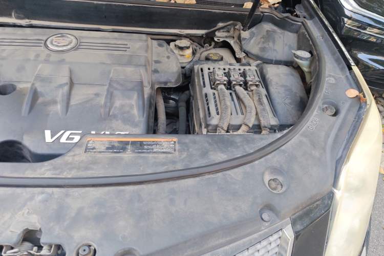 Used Cadillac SRX 2011 3.0L Flagship Edition Engine Bay Left