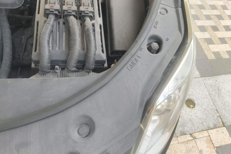 Used Cadillac SRX 2011 3.0L Flagship Edition Engine Bay Left