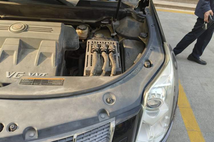 Used Cadillac SRX 2011 3.0L Luxury Model Engine Bay Left