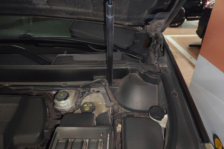 Used Cadillac SRX 2011 3.0L Luxury Model Engine Bay Left