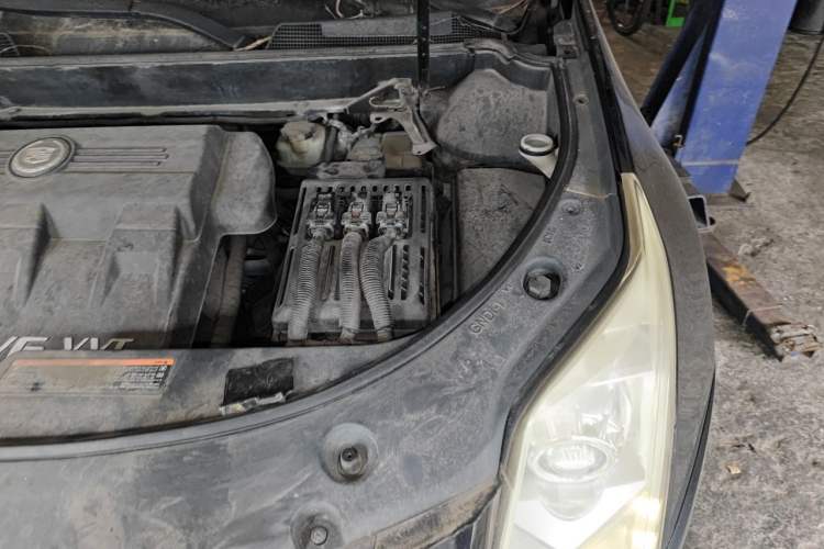 Used Cadillac SRX 2011 3.0L Luxury Model Engine Bay Left