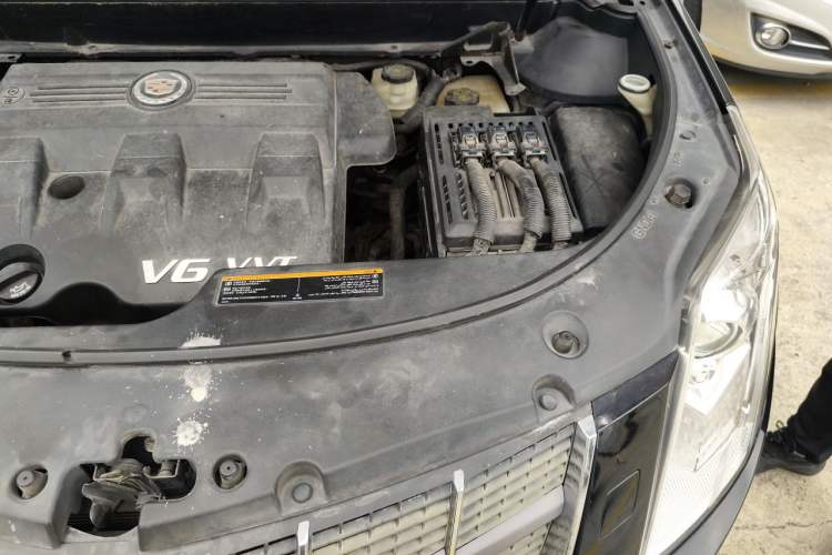 Used Cadillac SRX 2011 3.0L Flagship Edition Engine Bay Left