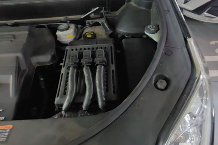 Used Cadillac SRX 2011 3.0L Luxury Model Engine Bay Left