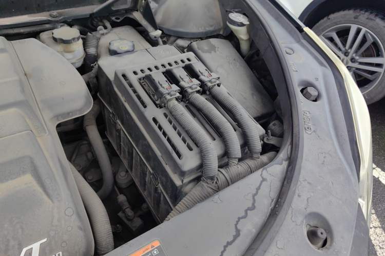 Used Cadillac SRX 2011 3.0L Flagship Edition Engine Bay Left