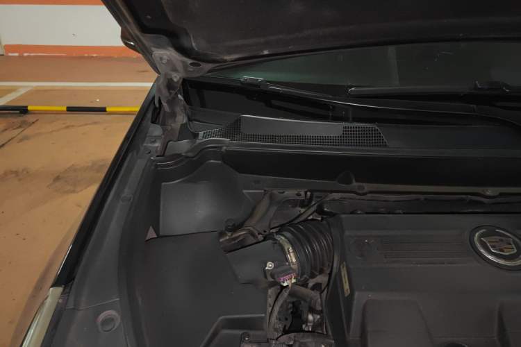 Used Cadillac SRX 2011 3.0L Luxury Model Engine Bay Right