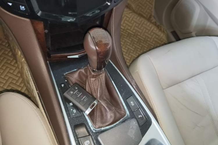 Used Cadillac SRX 2011 3.0L Luxury Model Gear Lever