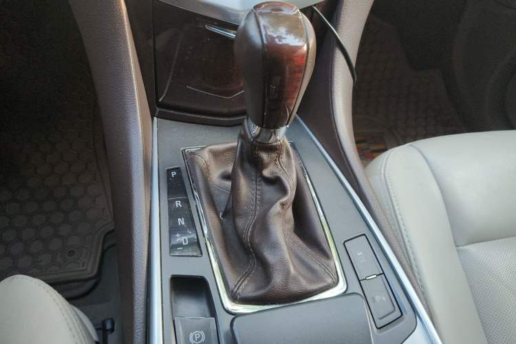 Used Cadillac SRX 2011 3.0L Luxury Model Gear Lever