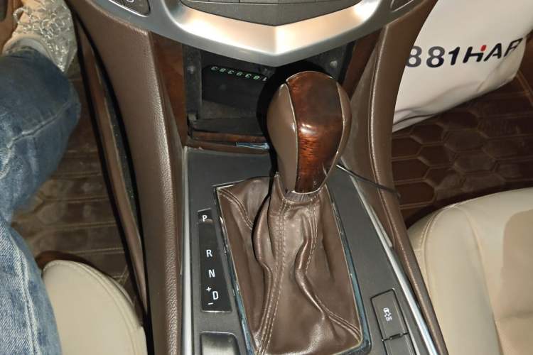 Used Cadillac SRX 2011 3.0L Flagship Edition Gear Lever