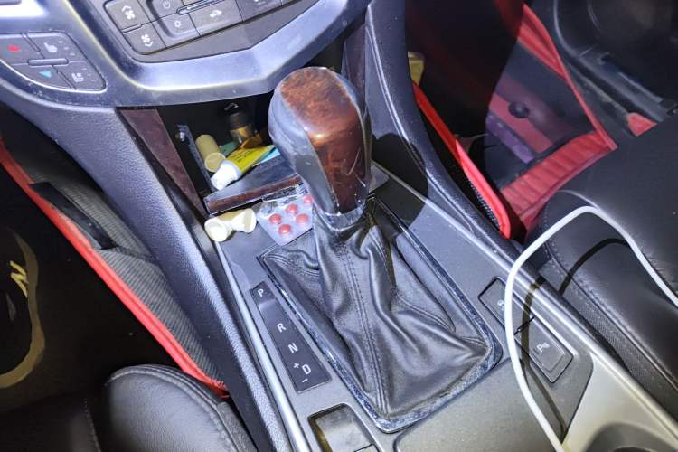 Used Cadillac SRX 2011 3.0L Flagship Edition Gear Lever
