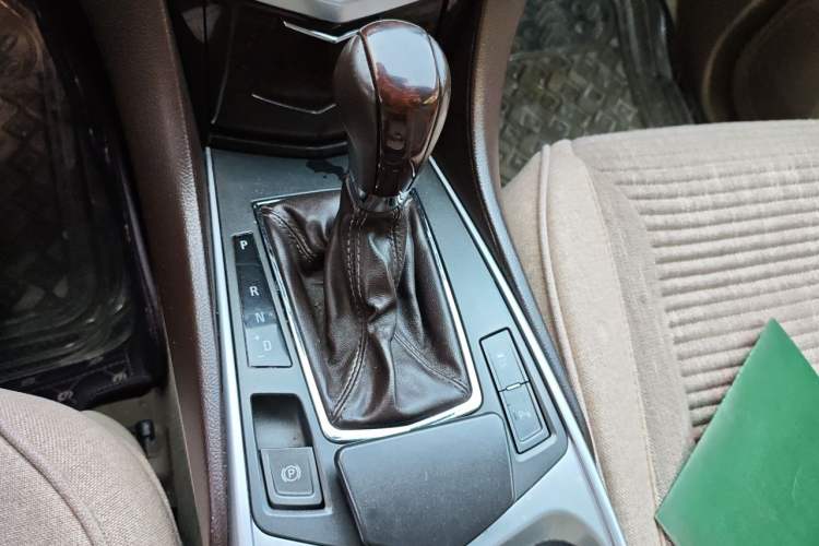 Used Cadillac SRX 2011 3.0L Flagship Edition Gear Lever