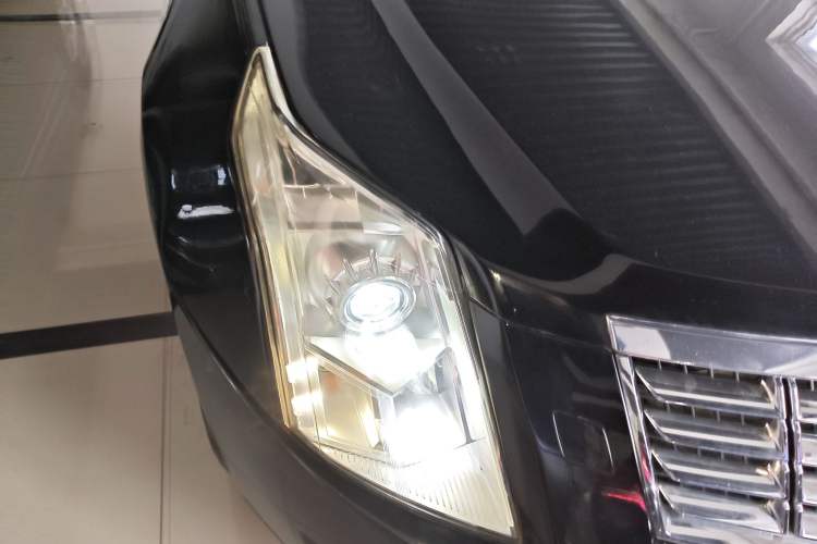 Used Cadillac SRX 2011 3.0L Flagship Edition Right Front Headlight