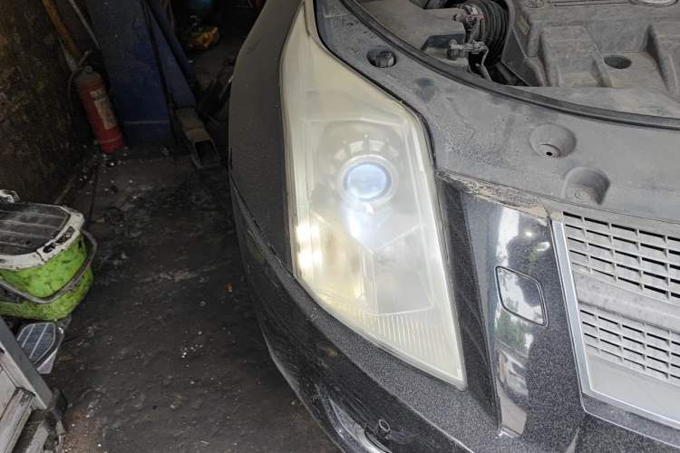 Used Cadillac SRX 2011 3.0L Luxury Model Right Front Headlight