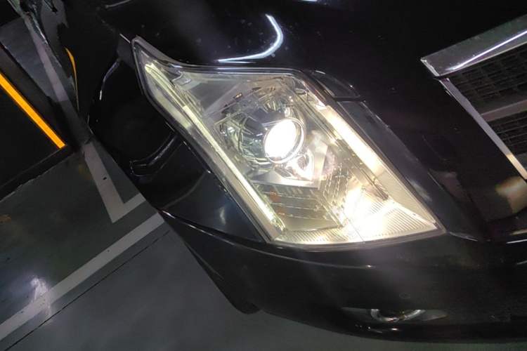 Used Cadillac SRX 2011 3.0L Luxury Model Right Front Headlight