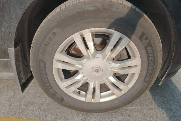 Used Cadillac SRX 2011 3.0L Luxury Model Right Front Wheel Hub