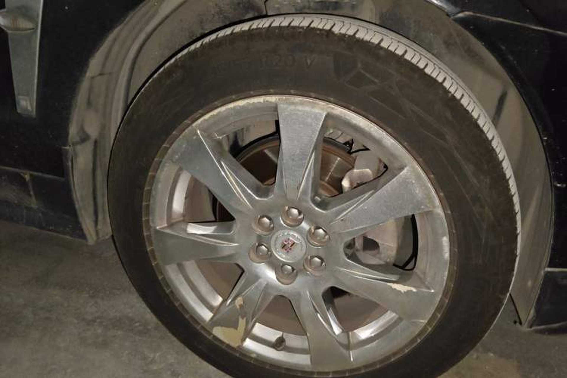 Used Cadillac SRX 2011 3.0L Flagship Edition Right Front Wheel Hub