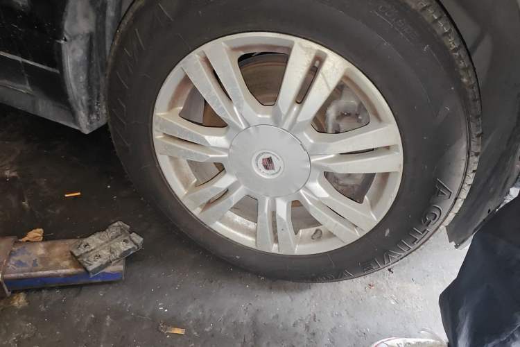 Used Cadillac SRX 2011 3.0L Luxury Model Right Front Wheel Hub