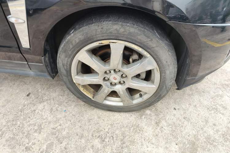 Used Cadillac SRX 2011 3.0L Flagship Edition Right Front Wheel Hub