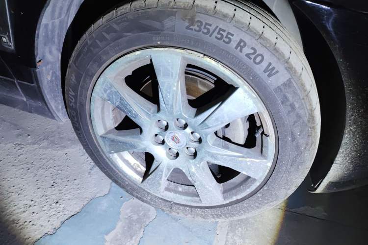 Used Cadillac SRX 2011 3.0L Flagship Edition Right Front Wheel Hub